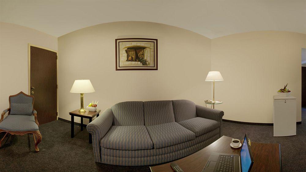 Fiesta Inn Leon Exterior photo